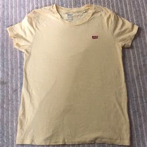 Levi’s light yellow tee shirt. Size xs in women’s.